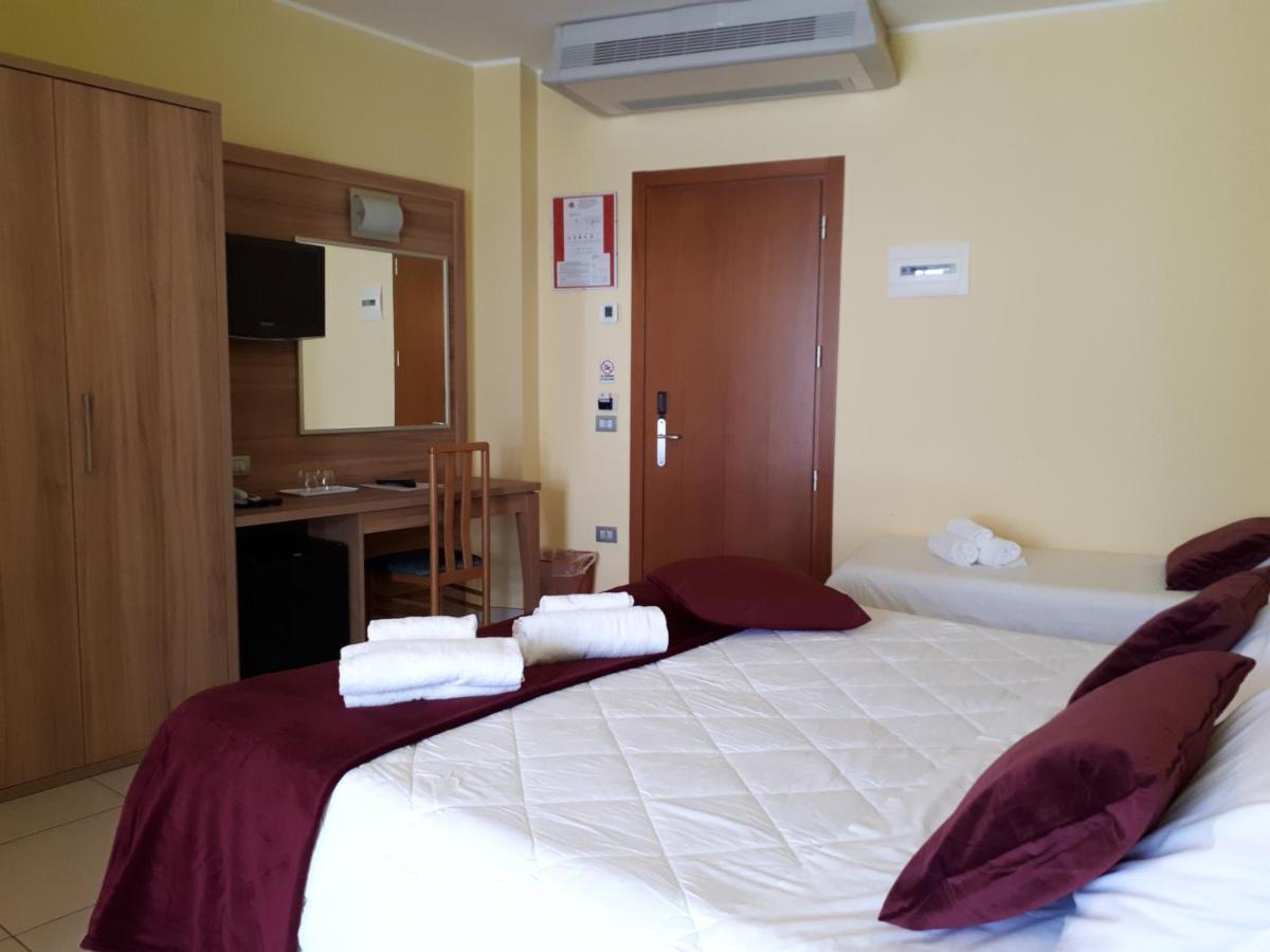 Montesilvano Marina Hotel La Ninfea מראה חיצוני תמונה
