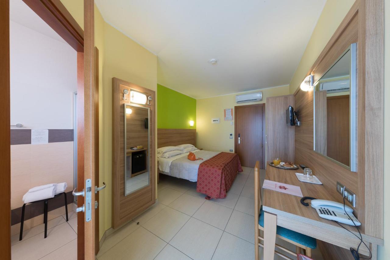 Montesilvano Marina Hotel La Ninfea מראה חיצוני תמונה