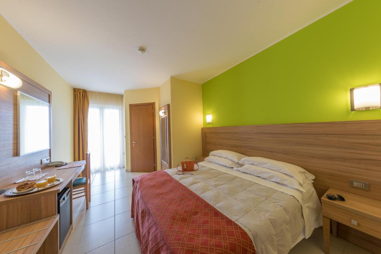 Montesilvano Marina Hotel La Ninfea מראה חיצוני תמונה